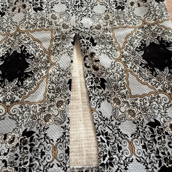 Elegant Blue,Black and Cream Patterned Pencil Skirt - Picture 2 of 5